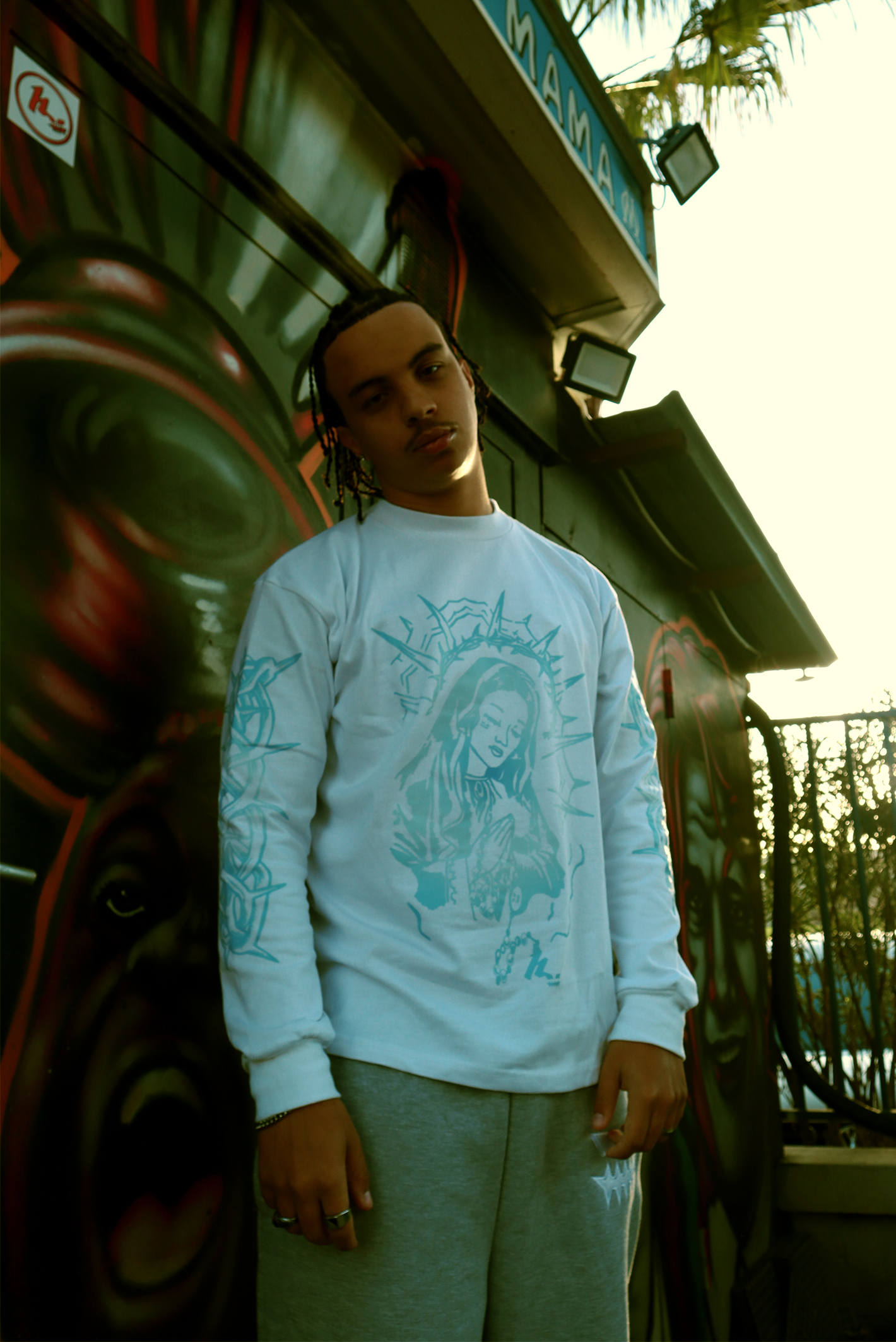 BLESS THE TRAP LONGSLEEVE